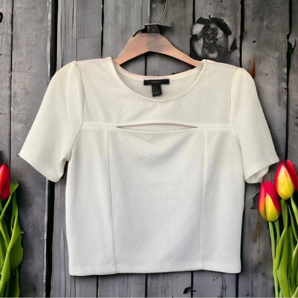 Forever 21 Textured Print Off White Peekaboo Crop Tee